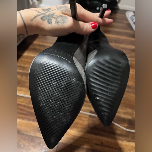 Grey Heels - Picture 3 of 3